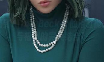 谁会想到Alina Becker的浴缸能是娱乐与福利的完美结合？