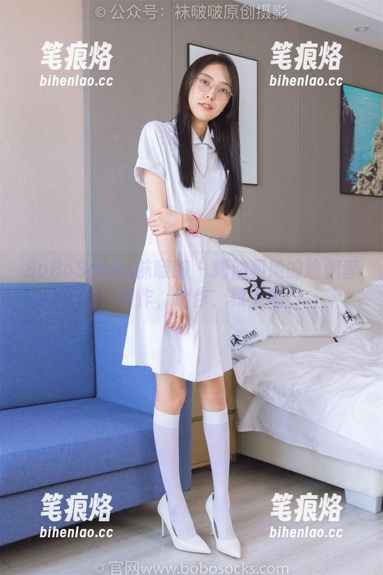 BoBoSocks袜啵啵-奶油 BoBoSocks袜啵啵 - 奶油和她的瑜伽套图:动作,动作,跟上哦!