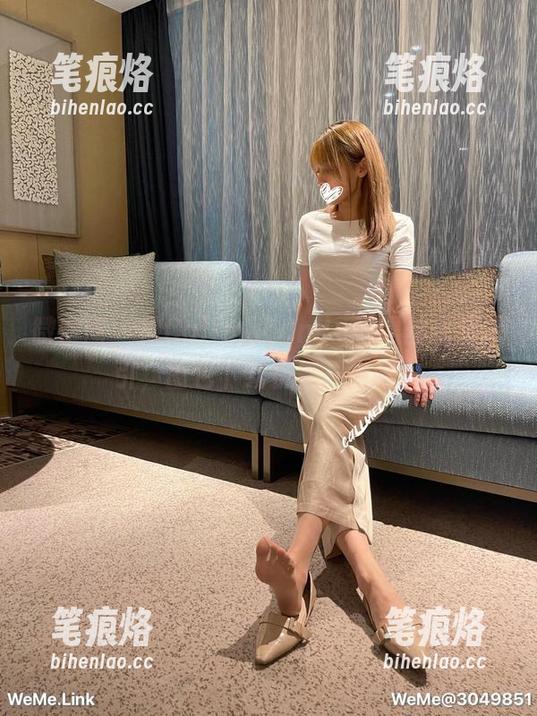 Callmecandy 微密圈 - 被Callmecandy的黑丝玉足吸引,图包下载快来一份吧!