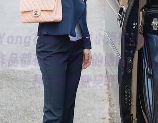 HuaYang花漾 – 每张小海臀Rena“日常”作品都有种说不出的隐晦，或许是一种无形的默契吧。