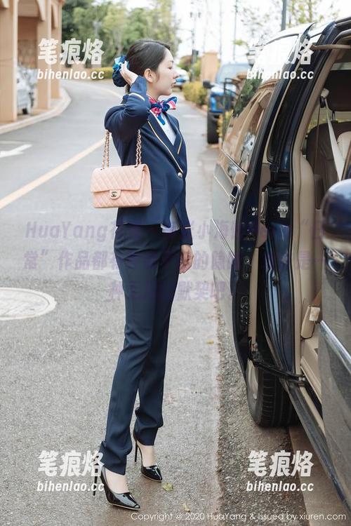 HuaYang花漾 - 每张小海臀Rena“日常”作品都有种说不出的隐晦，或许是一种无形的默契吧。