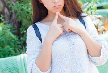 IMiss爱蜜社 – 发现妤薇Vivian的美图，内衣写真里她的微妙表情，一下子抓住我的目光！