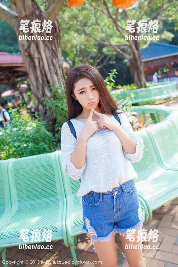 IMiss爱蜜社 - 发现妤薇Vivian的美图，内衣写真里她的微妙表情，一下子抓住我的目光！