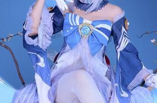 惊鸿一瞬：Joyce Lin2x的皮衣作品更新，看着她的姿态，居然恍惚中想起了某个秋天。