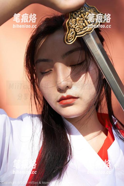 MiiTao蜜桃社 - 豆瓣酱学姐的写真集，分享她的不靠谱学习时刻，哈哈！