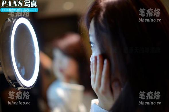 PANS - 合集里的安安学妹，脸上那点点俏皮，是春天的味道嘛？