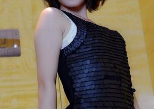 PANS写真 – Kiki女仆图集：不剪辑，放心，连擦桌子都不小心玩出新花样！