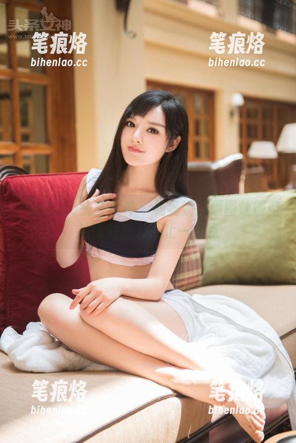 TouTiao头条女神 - 杨曼妮这原图让镂空袜兔的魅力不止一点点