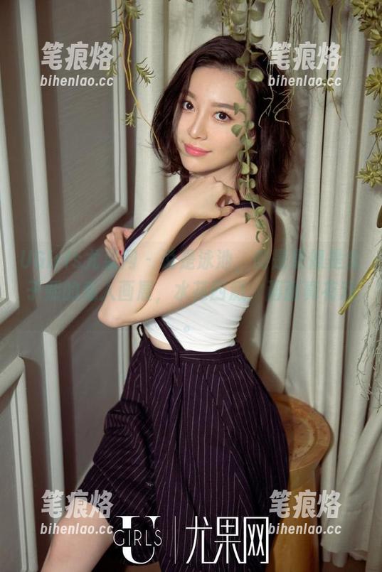 UGirls尤果网 - 说是泳池，倒是更像是金子熙的私人画展，水花四溅，画面真有戏。