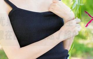 UGirls尤果网 – 黛斯羽的全套自拍：看起来像在自拍室里迷了路的松鼠。
