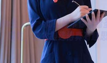 Xiuren秀人网 – 刘婷婷带你看看圣诞图包，哎呦，这衣服选得真有意思！