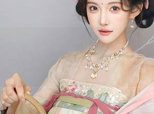 Xiuren秀人网 – 旅行的路上，小蛮妖和她的镜头合集，各种姿势都值得留念！