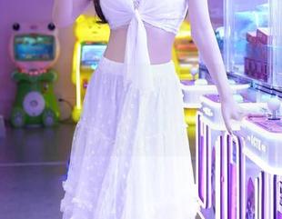 Xiuren秀人网 – 像在海边漫步，图库里藏着徐莉芝Booty的闲暇与静谧。