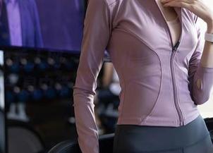 Xiuren秀人网 – 这果儿Victoria的图包，女神气息中带着一丝不寻常的“魅”。