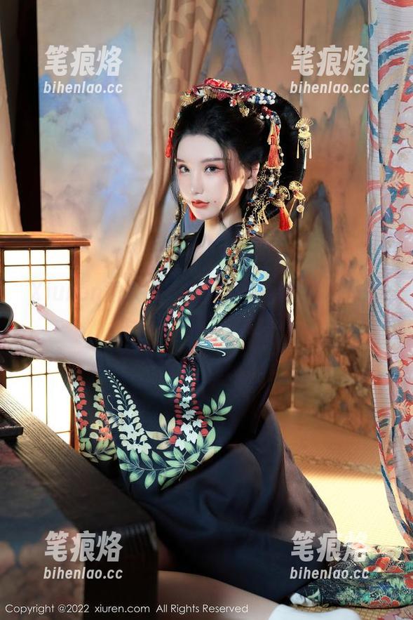 Xiuren秀人网-江露露 Xiuren秀人网 - 江露露的修女写真:神圣与世俗的暧昧游戏