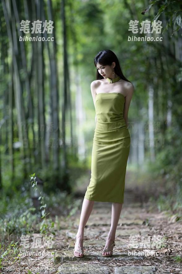 Xiuren秀人网 - 在线晒照？不，在线“甜白酱”红裙写真，真是太让人期待了！