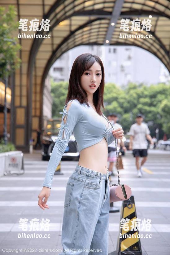 Xiuren秀人网-白微Sera Xiuren秀人网 - 一双素足,白微Sera原图中漫无目的的探险