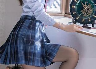 Xiuren秀人网 – 艾栗栗栗栗栗栗吖的厨娘套图：让我想起了那个味道…确实是烧焦的味道