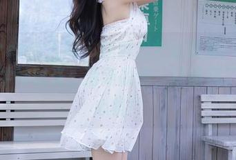Xiuren秀人网 – 新鲜出炉的美图：芈琳娜的学妹时光，清新脱俗，还暗藏了点小心机！