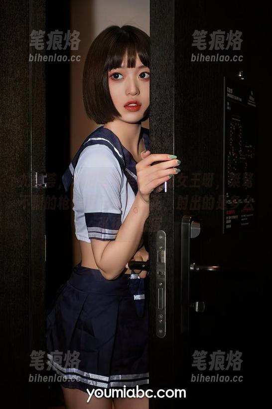 YouMi尤蜜荟 尤蜜荟,私拍写真里真正的女王呀,桀骜不驯的枪口不只走马观花,射出的是多么张扬的态度。