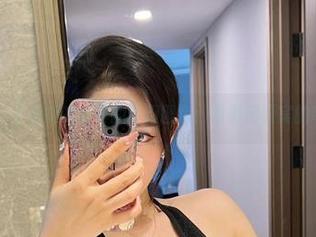 微密圈 – 不爱笑的赛琳的奇幻图包：写真和嘉宾的奇葩组合