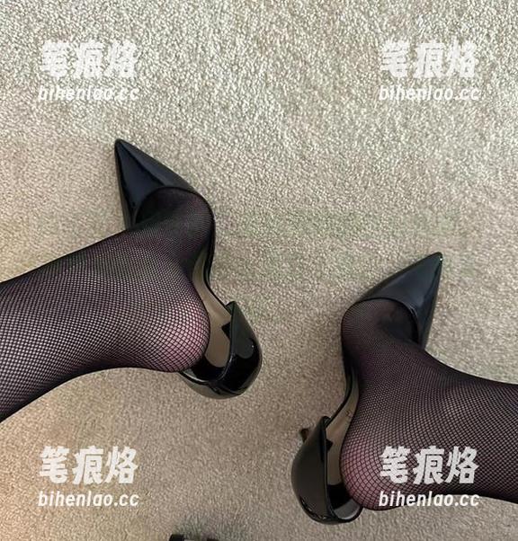 保守的二舅妈 微密圈 - 保守的二舅妈和她的空姐合集,照片里的云朵都得给她打个高分,飞得真不错。
