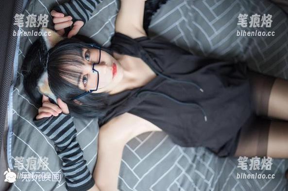 观看兔玩映画呢，条纹短裙合集，但我可以偏爱某个角度。