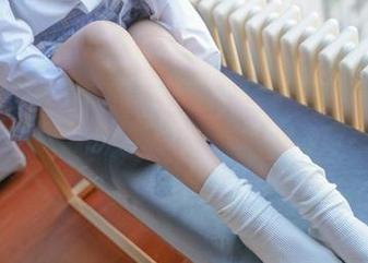 校服爱宕美图，兔玩映画提醒你：上学固然好，但谁能抵挡住这份诱惑呢？