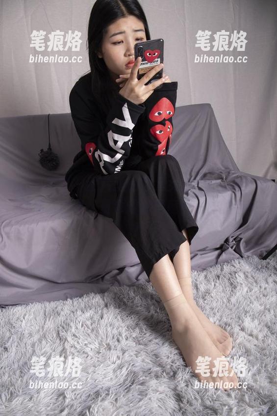南国足艺 - 图片里的静儿女友，站姿坐姿都那么自然，资源难道是魔法一样的存在？