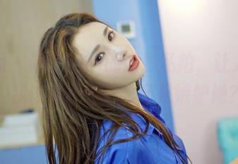 嗲囡囡 – 诗诗kiki的婚纱私拍，让人质疑：我该嫉妒裙子，还是嫉妒她？
