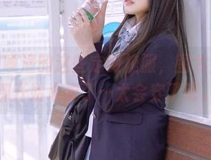 一看到嘎潼的这些定制校服，图片里的我都开始心虚了…太会穿了吧。