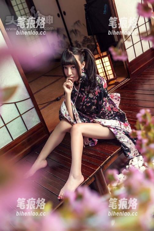 头条女神 - 无论高韩菲如何定义“御姐”，这组高清写真都让人想要有个豪华盛典！