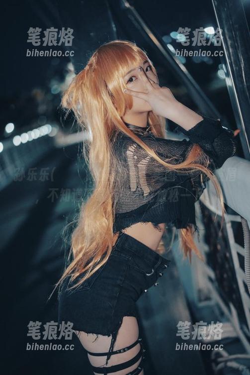 孙乐乐(손예은)的高跟鞋，美图一看就皱眉，不知道下载后能不能放松一下。