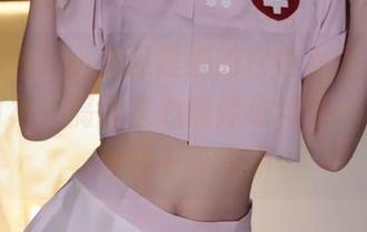 幸运图包！小女巫露娜的白色女仆，身穿清新白裙，搞得我心情像垃圾场一样被清理得干干净净