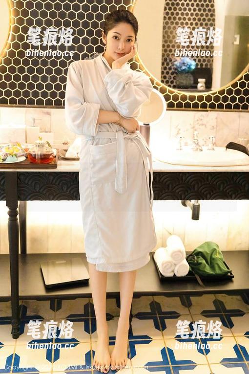 尤蜜荟 - 樱小白baby“天台”写真，原图透出种你无法抵挡的自然感。