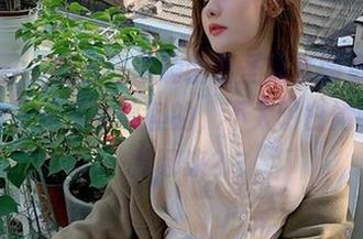微密圈 – 就是阿朱啊的万圣节套图更新，感觉这次她是来搞怪的，不太明白她的创意从哪来？