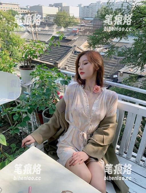 微密圈 - 就是阿朱啊的万圣节套图更新，感觉这次她是来搞怪的，不太明白她的创意从哪来？