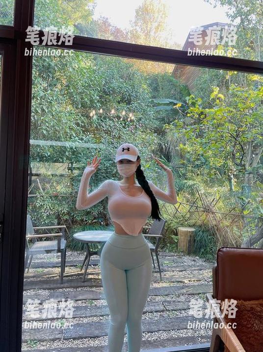 微密圈 - 短裤短小精悍，左公子666写真，这样的气场可是绝了