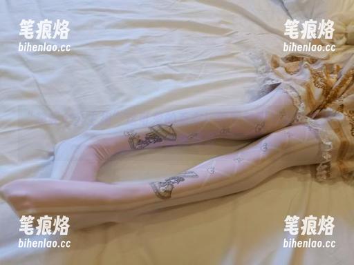 想要个公主抱 “想要个公主抱”这可爱的毛衣!原图和图片里都是满满的温暖感觉
