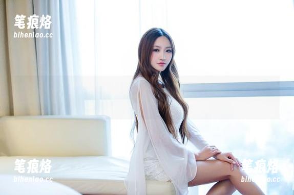 推女郎-土豆姐 推女郎 - 从未见过如此搭配,土豆姐的短裤图包带着一丝不羁的魅力…