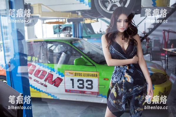 推女郎-娜露 推女郎 - 娜露的圣诞写真:当雪花遇上玩味