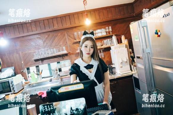 那条纹可真萌，快来网盘下载普美(bomi)的女仆照，心情立马UP！