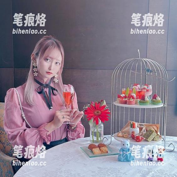 月城委员会的魅魔cos教会我：某些女人，照片只是一部分，更多的是那种若隐若现的气氛吧？
