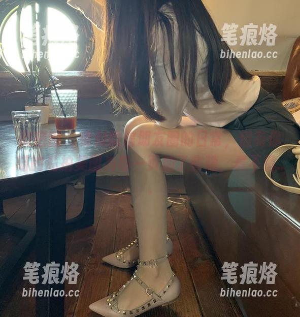 微密圈 - 像似微信朋友圈的日常，但有你喵的私拍美图为每一页加了些糖，真不错...