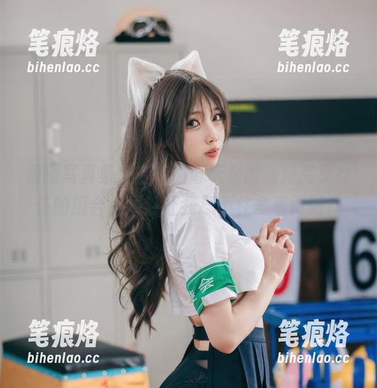 最新写真集，杏仁曲奇玩起眼镜娘高叉女仆的组合，果然让我忍不住多看两眼！
