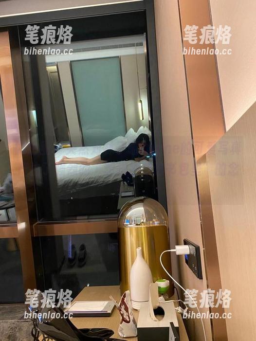 林子喵Lynne 微密圈 - 突然对林子喵Lynne的可爱写真产生了强烈的“想把她放进书包里”的念头。