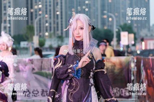 瞅瞅桃墨公子的最新图包，女仆跟我想象的有点区别，哈哈。