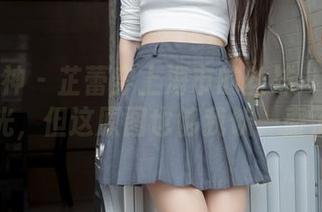 梦丝女神 – 芷蕾穿上海市的丝袜～虽然无圣光，但这原图也够我饮一壶了。