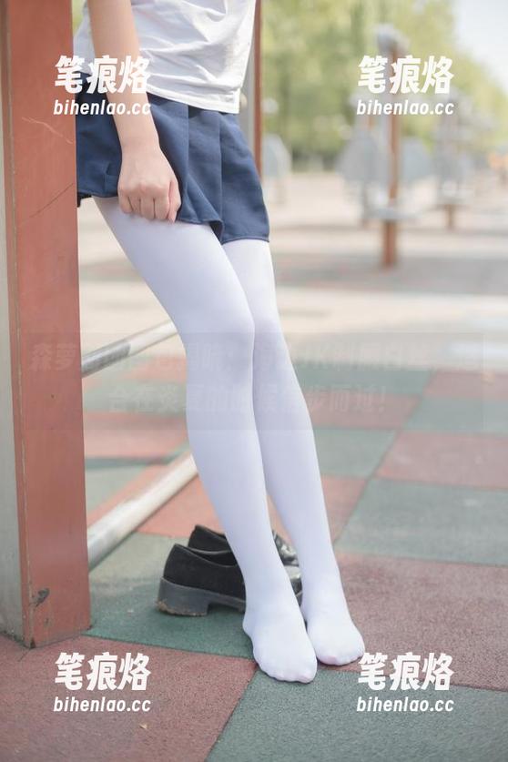 森萝财团图包揭晓：海边JK制服白丝，适合在炎夏的时候信步而过！