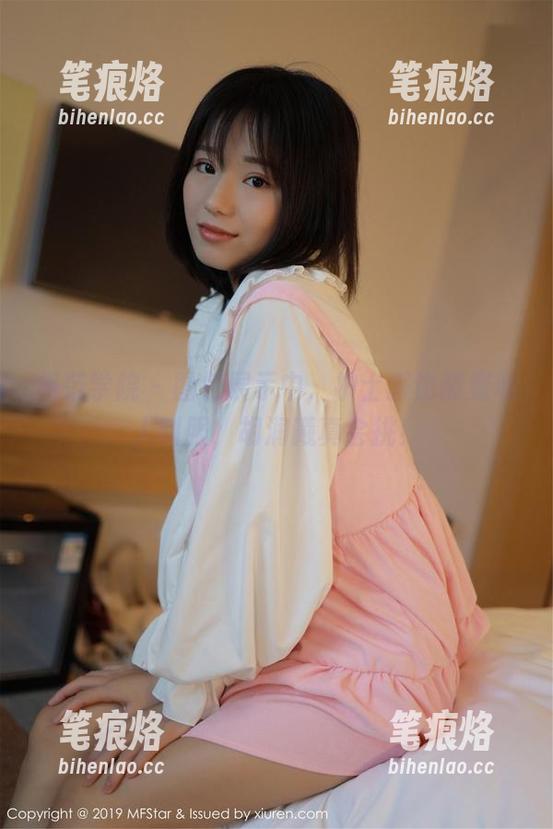 模范学院 - 图包展示中，护士服也能变私人制服，胡润曦真会挑！